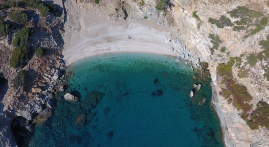 Mikrogiali beach