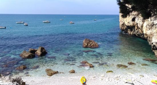 Spiaggia e Grotta Dei Prigionieri
