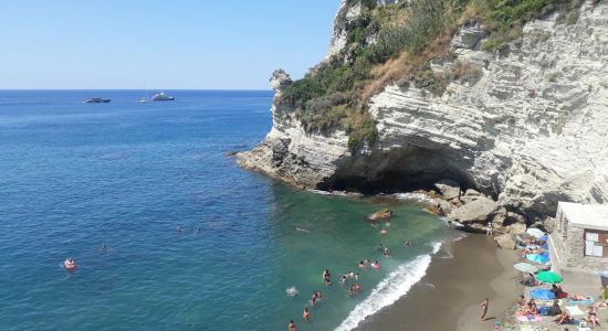 Cava Grado Beach