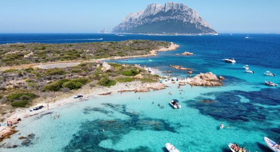 Sud di Isola Piana Beach