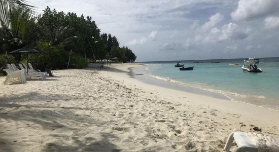 Thulusdhoo beach