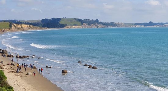Moeraki Boulders Beach