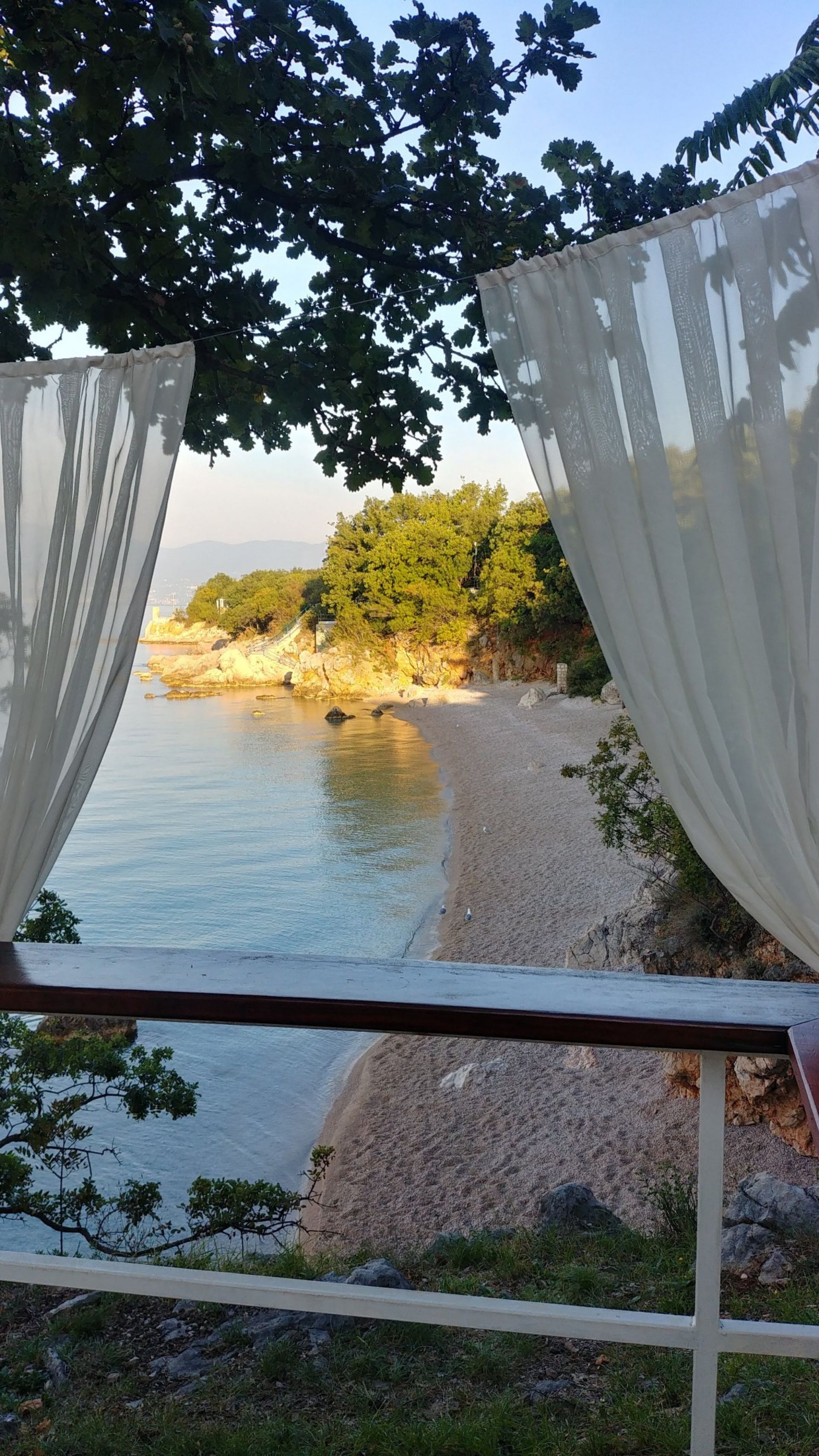 Foto de Kostrena beach - buen lugar amigable para mascotas para vacacionar
