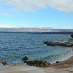 Foto de Uhlic beach con varias bahías espaciosas