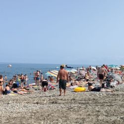 Foto de Batumi beach con costa recta y larga