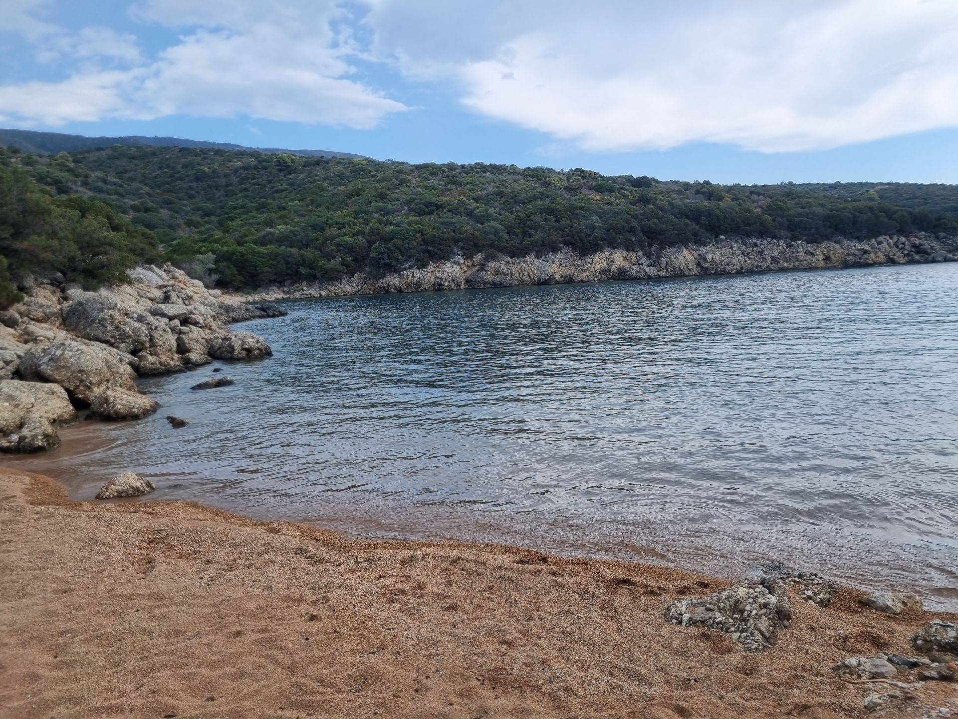 Foto de Marathi III beach - lugar popular entre los conocedores del relax