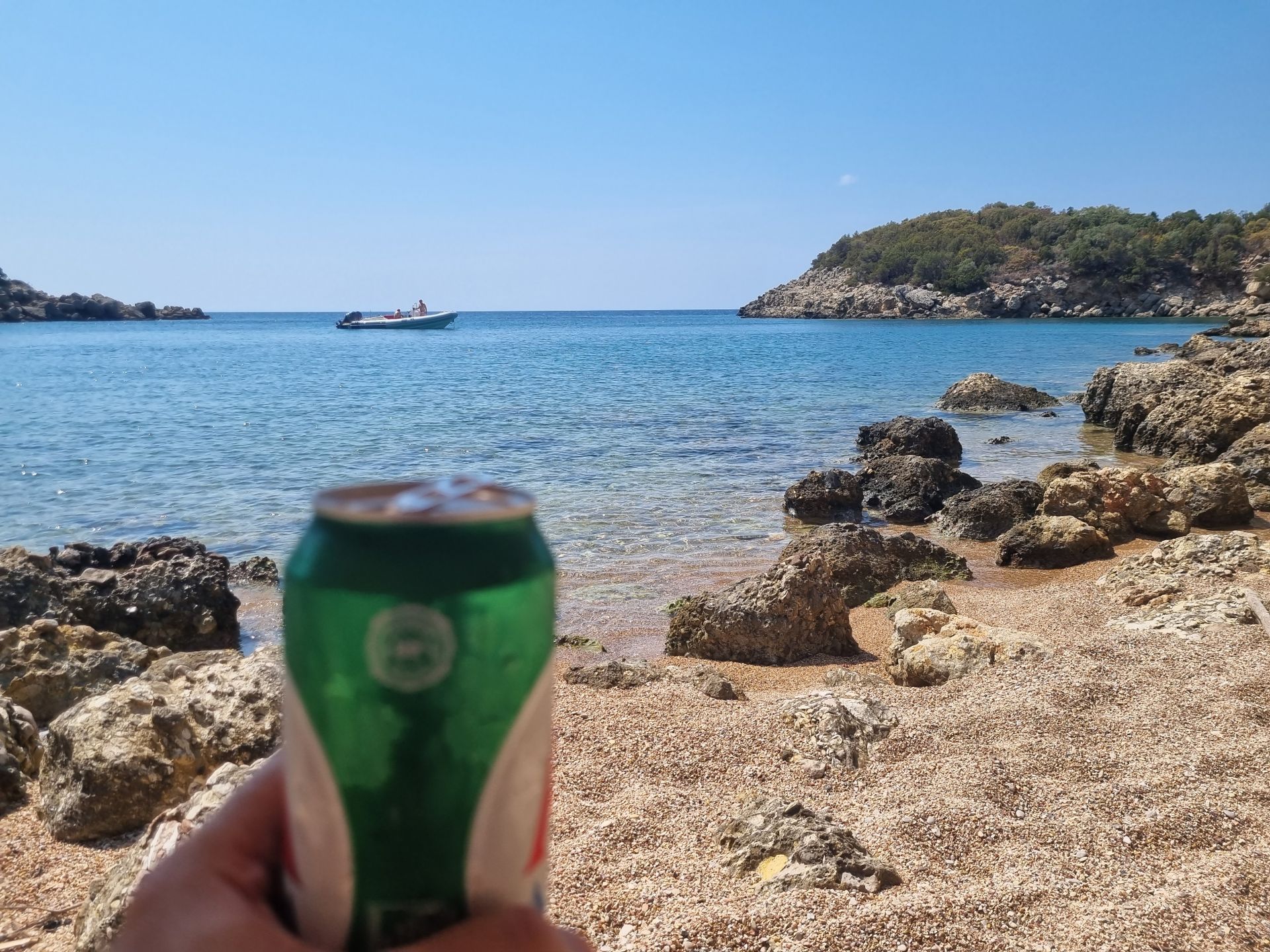 Foto de Marathi III beach con varias bahías pequeñas