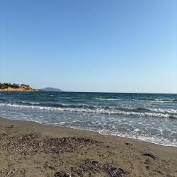 Foto de Kokkinia beach con una costa espaciosa