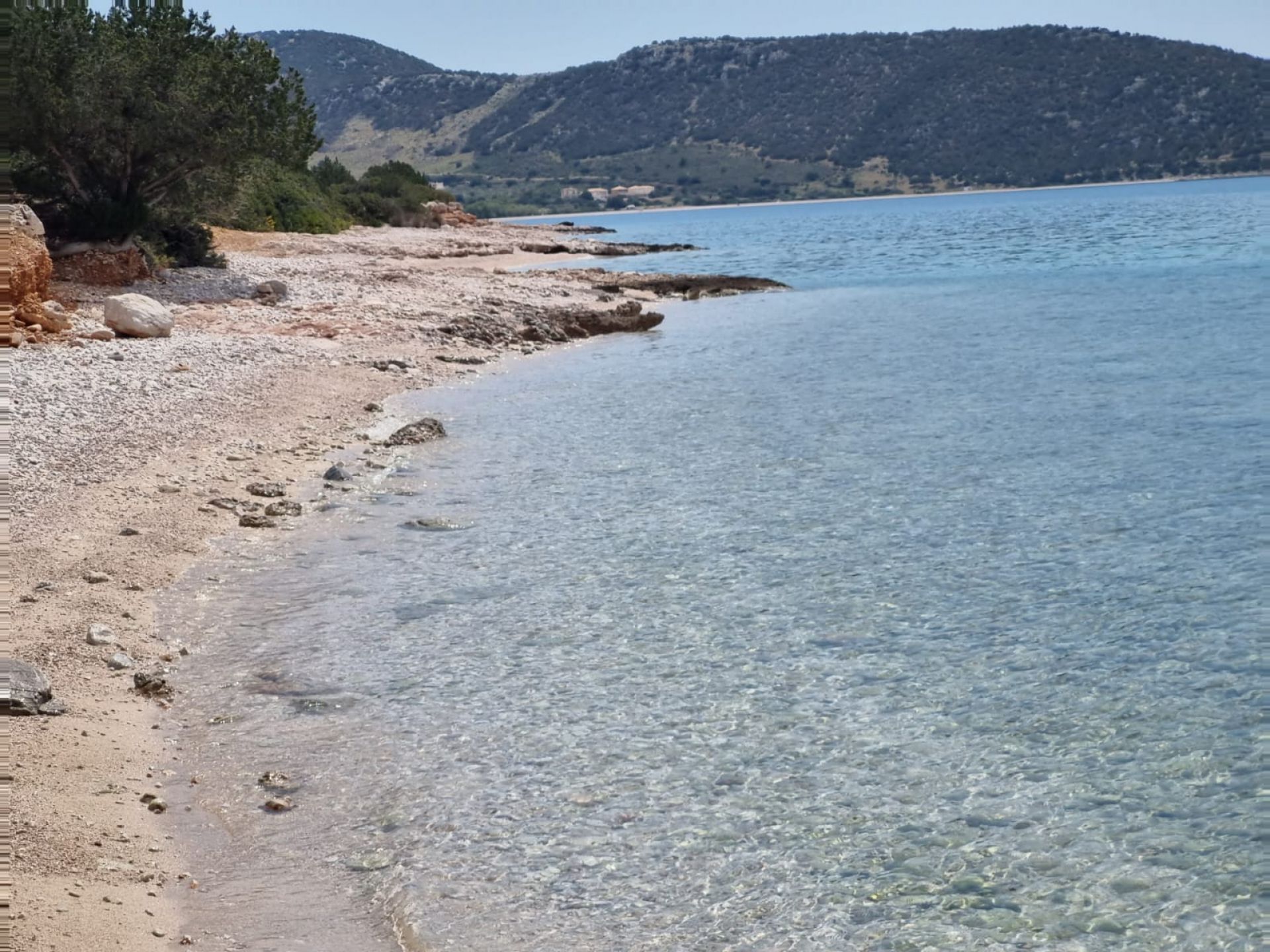 Foto de Paralia Salanti II con arena beige y guijarros superficie