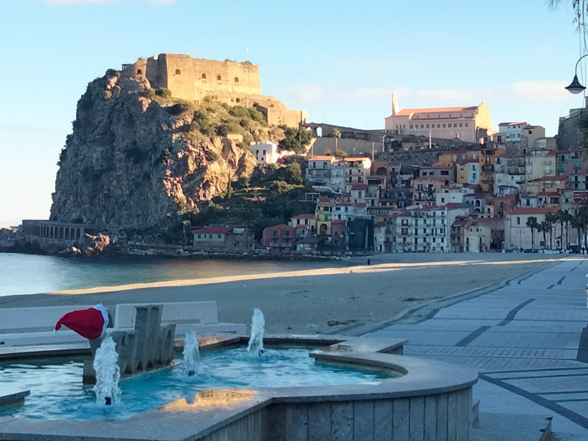Foto de Spiaggia Di Scilla - lugar popular entre los conocedores del relax