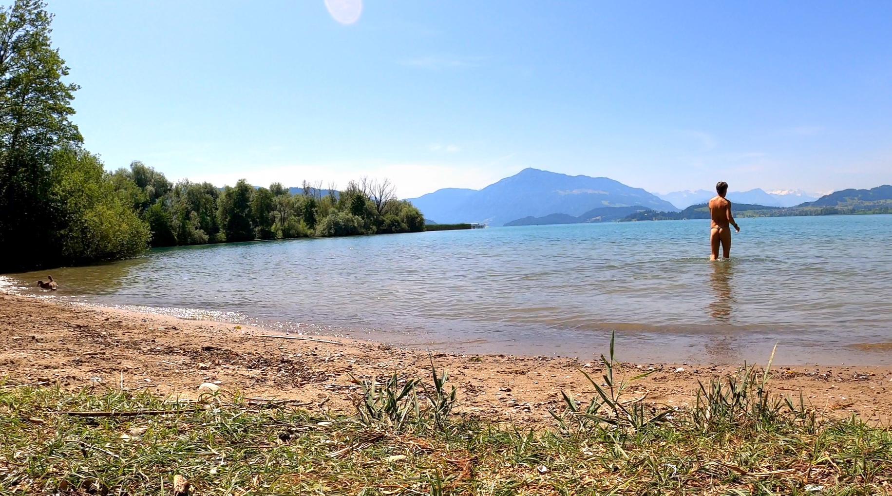 Foto de Choller Zug nudist Beach - lugar popular entre los conocedores del relax