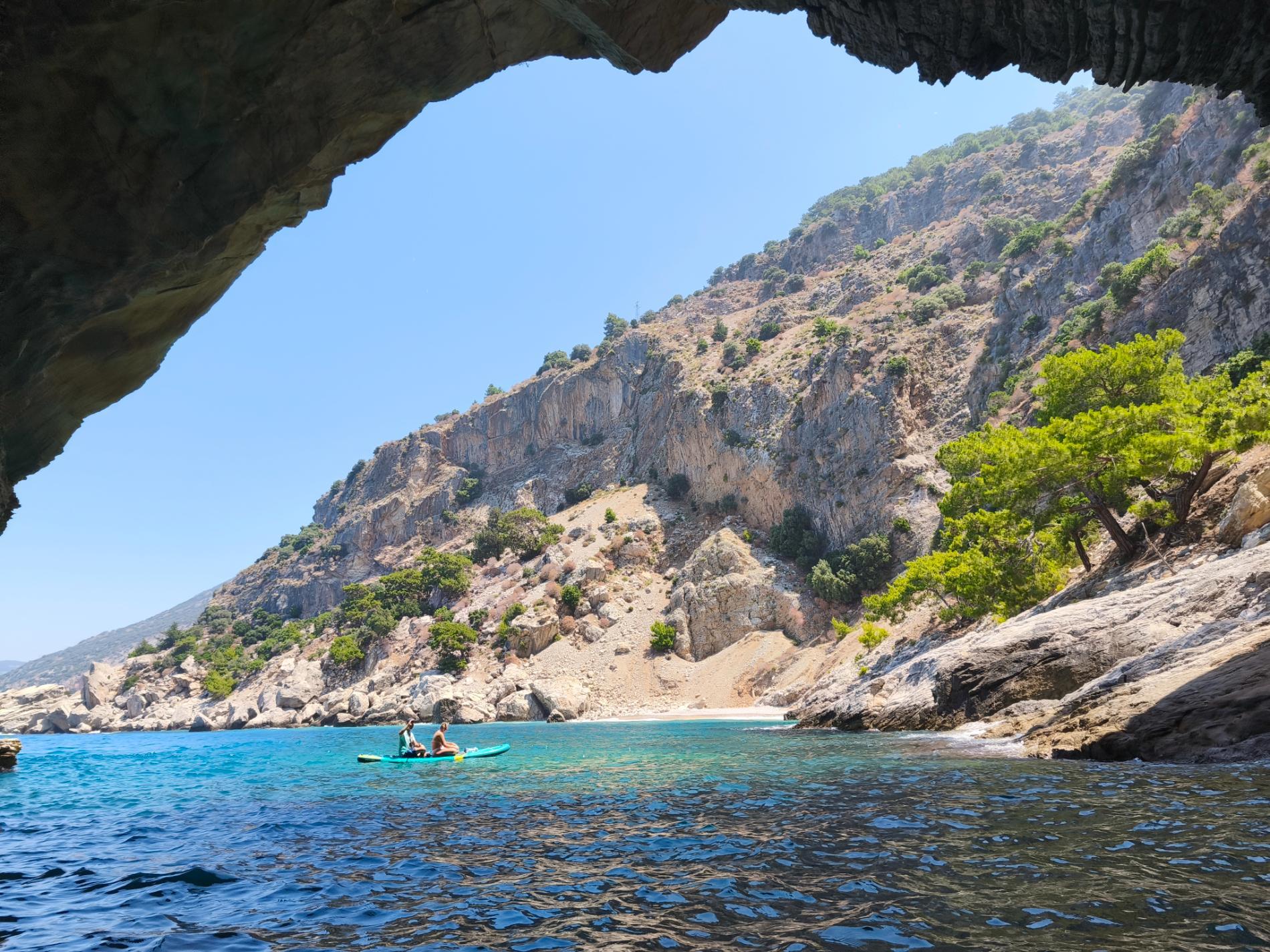 Foto de Blue Cave beach ubicado en área natural