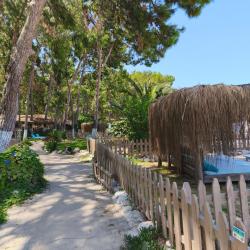 Foto de Playa de Kidrak área de complejo turístico de playa