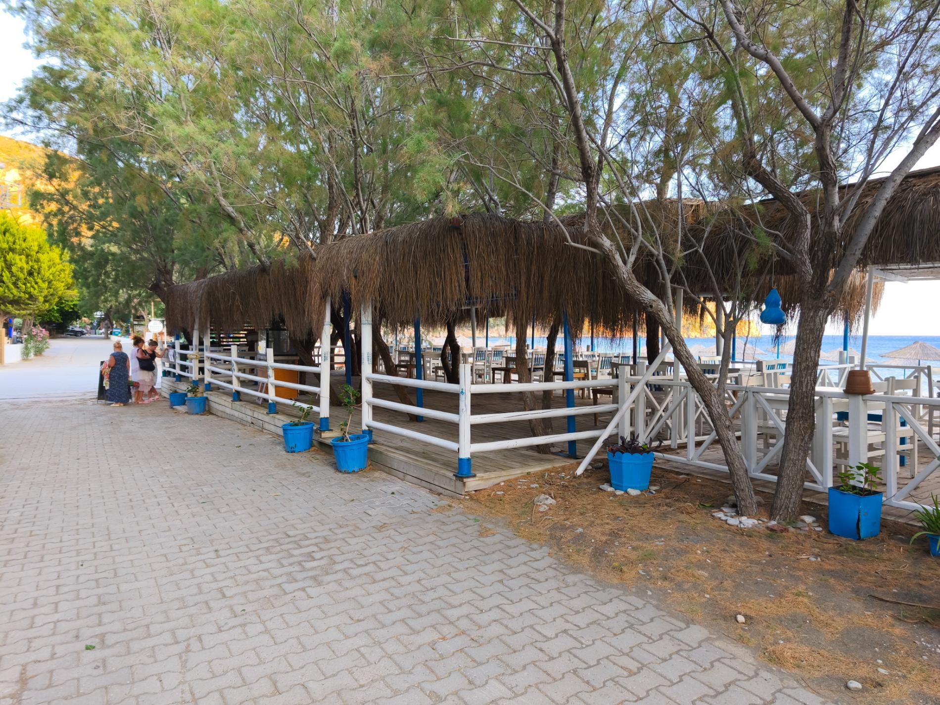 Foto de Ovabuku beach y su hermoso paisaje