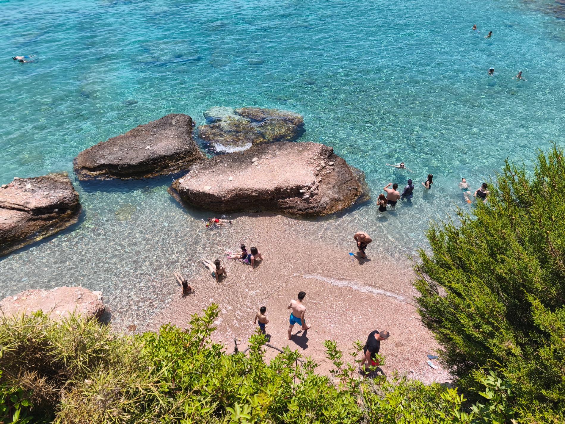 Foto de Aquarium beach rodeado de montañas