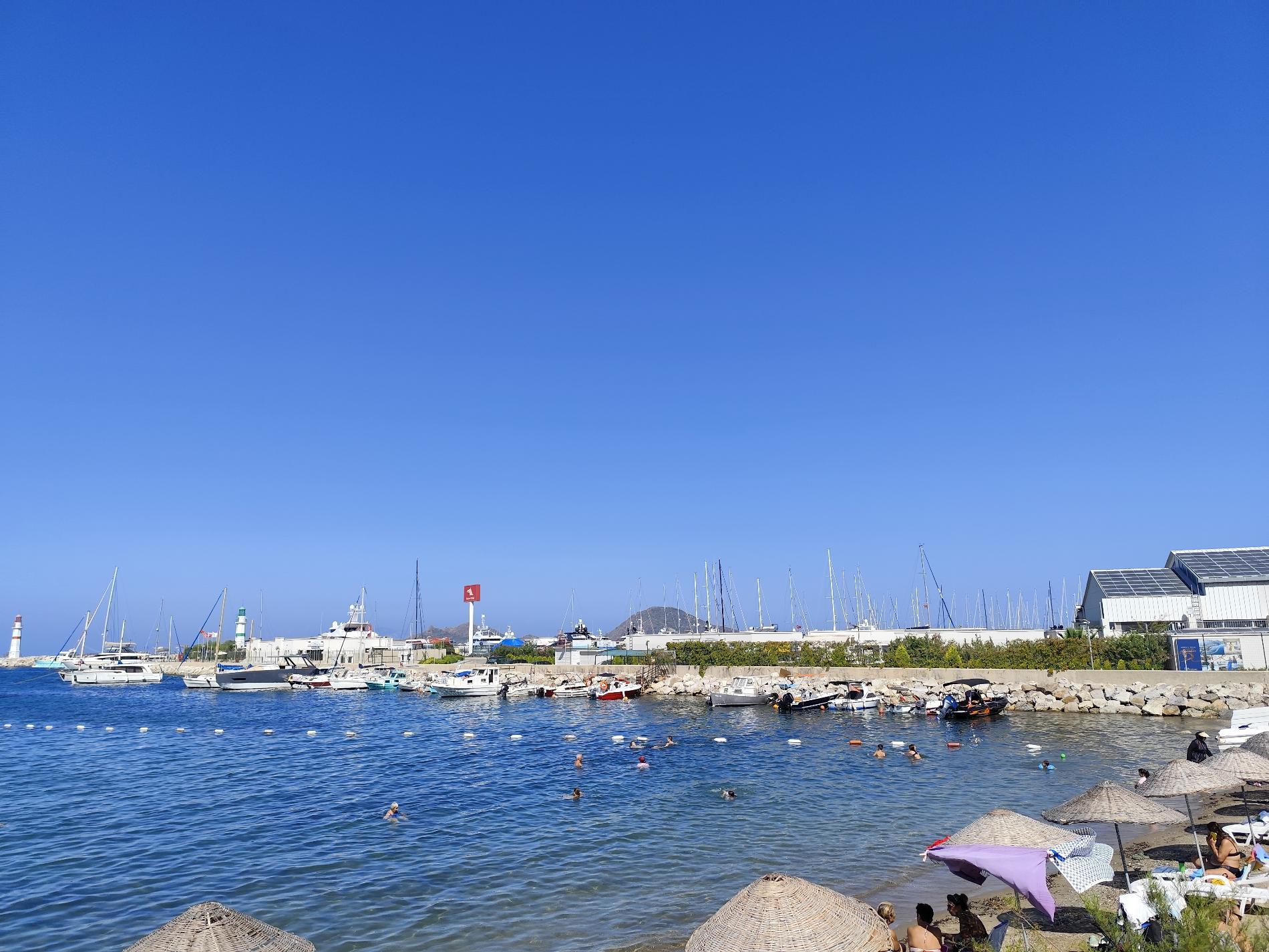 Foto de Turgutreis beach y el asentamiento