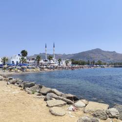 Foto de Ayvan beach - lugar popular entre los conocedores del relax