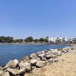 Foto de Ayvan beach y el asentamiento