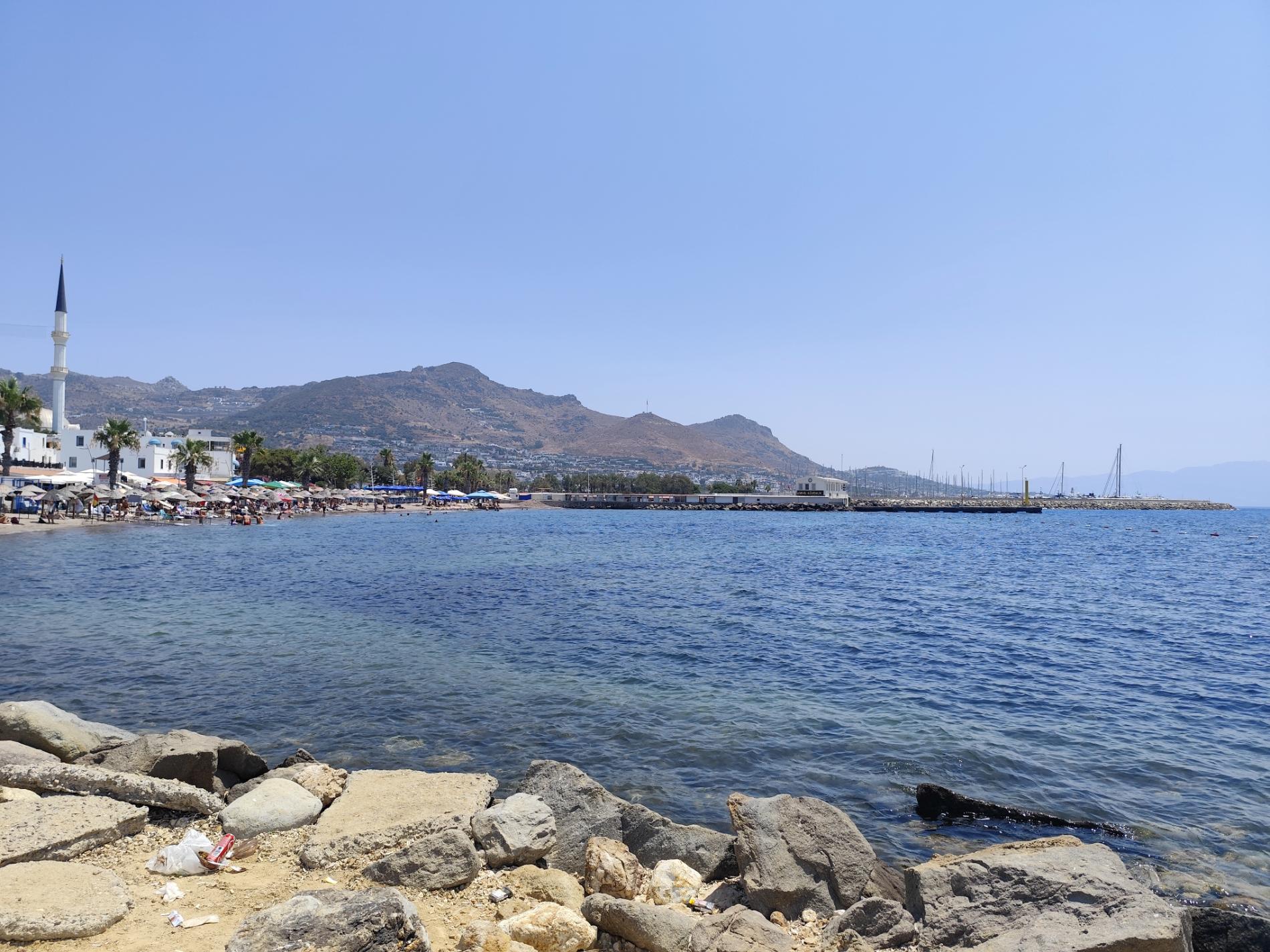 Foto de Ayvan beach área de servicios