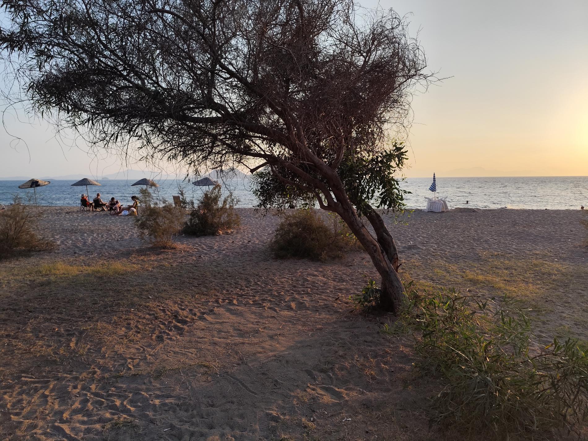 Foto de Ayvan beach III con varias bahías espaciosas