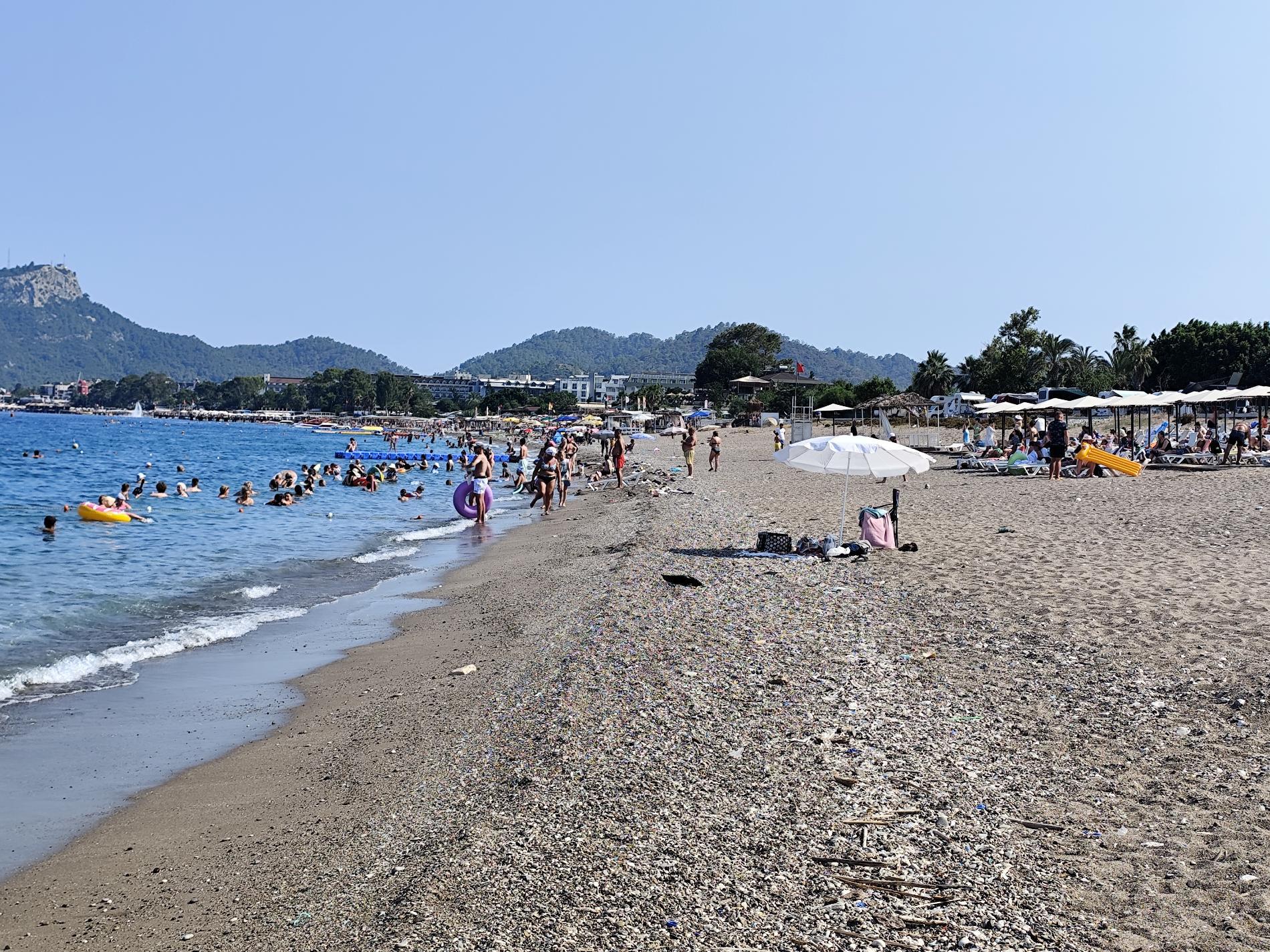 Foto de Kemer Halk Plaji III con costa recta y larga