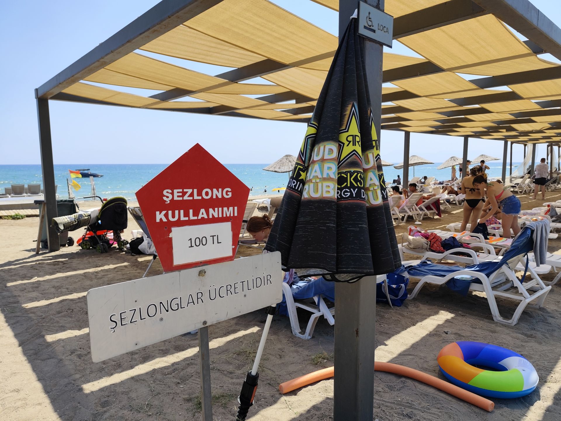 Foto de Belek Public beach con costa recta y larga
